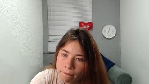 Snapshot of scarlet_redhead chatting on 09/19/25, 12:39 scarlet_redhead online show from 09/19/25, 12:39