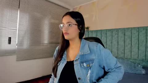 Snapshot of scarlet_rose__ chatting on 02/21/25, 12:50 Scarlet online show from 02/21/25, 12:50