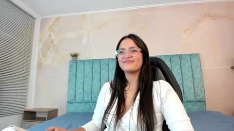 Snapshot of scarlet_rose__ chatting on 03/04/25, 05:45 Scarlet online show from 03/04/25, 05:45