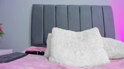 Scarlet  online show from 03/08/25, 07:53