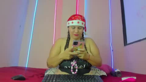 Snapshot of scarleth_blonde chatting on 12/27/24, 07:35 SCARLETH online show from 12/27/24, 07:35