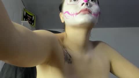 Snapshot of scarleth_owens1 chatting on 10/24/25, 02:30 online show from 10/24/25, 02:30