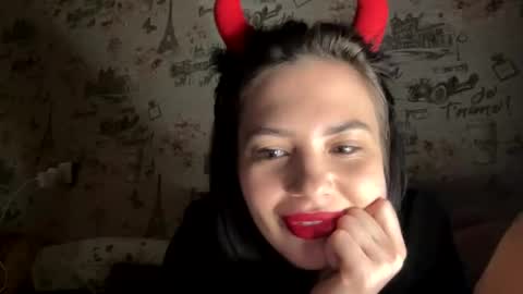 Snapshot of scarletpetal chatting on 01/27/25, 01:09 scarletpetal online show from 01/27/25, 01:09