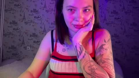 Snapshot of scarletpetal chatting on 10/15/25, 10:37 scarletpetal online show from 10/15/25, 10:37