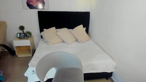 Scarlett online show from 10/09/25, 01:20