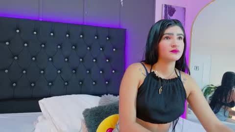 Snapshot of scarlett__durand chatting on 09/24/25, 11:57 scarlett__durand online show from 09/24/25, 11:57