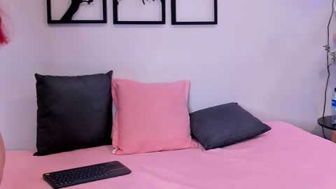 Scarlett Johs online show from 10/17/25, 09:56