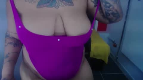 Snapshot of scarlett_keaty chatting on 02/07/25, 06:56 scarlett online show from 02/07/25, 06:56