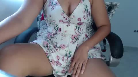 Snapshot of scarlett_liz chatting on 02/18/25, 12:49 Scarlett online show from 02/18/25, 12:49
