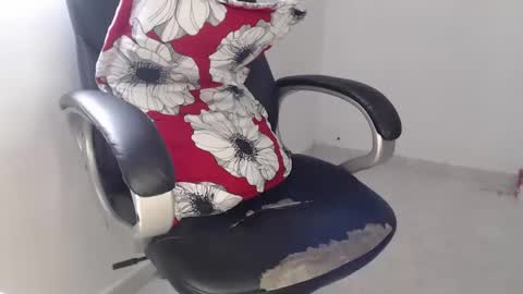 Snapshot of scarlett_liz chatting on 02/22/25, 03:25 Scarlett online show from 02/22/25, 03:25