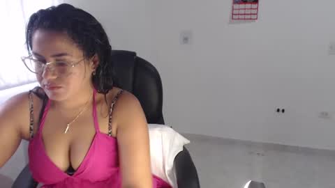 Snapshot of scarlett_liz chatting on 03/04/25, 12:33 Scarlett online show from 03/04/25, 12:33