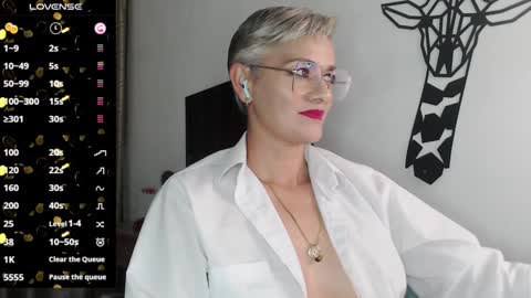 Snapshot of scarlett_paris chatting on 01/15/25, 11:51 Scarlett online show from 01/15/25, 11:51