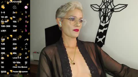 Snapshot of scarlett_paris chatting on 01/31/25, 11:56 Scarlett online show from 01/31/25, 11:56