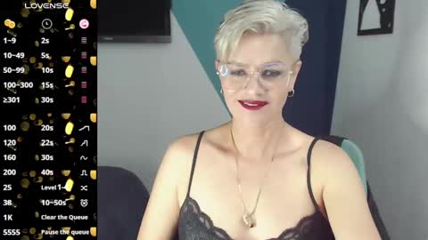 Snapshot of scarlett_paris chatting on 02/26/25, 11:26 Scarlett online show from 02/26/25, 11:26