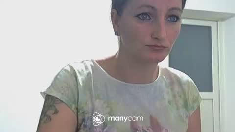 scarlett_queen01 online show from 11/18/25, 03:23