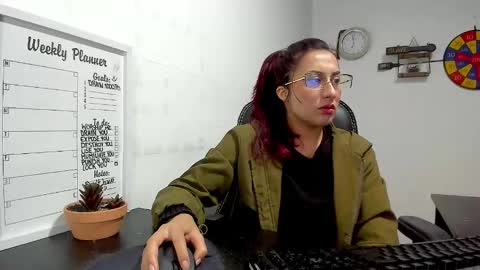 Snapshot of scarlett_sen chatting on 12/02/24, 01:46 Mistress Scarlett online show from 12/02/24, 01:46