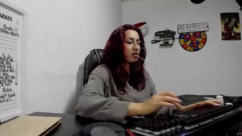 Snapshot of scarlett_sen chatting on 12/27/24, 06:42 Mistress Scarlett online show from 12/27/24, 06:42