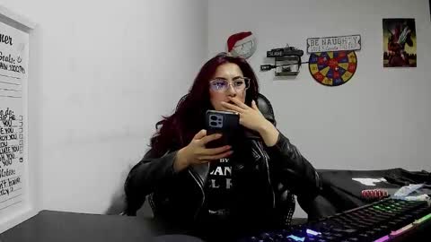 Snapshot of scarlett_sen chatting on 12/30/24, 05:55 Mistress Scarlett online show from 12/30/24, 05:55