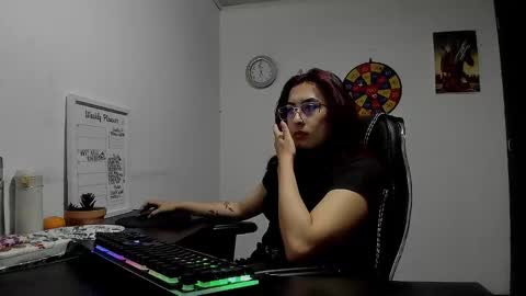 Snapshot of scarlett_sen chatting on 01/10/25, 06:28 Mistress Scarlett online show from 01/10/25, 06:28