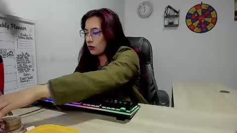 Snapshot of scarlett_sen chatting on 01/14/25, 02:22 Mistress Scarlett online show from 01/14/25, 02:22