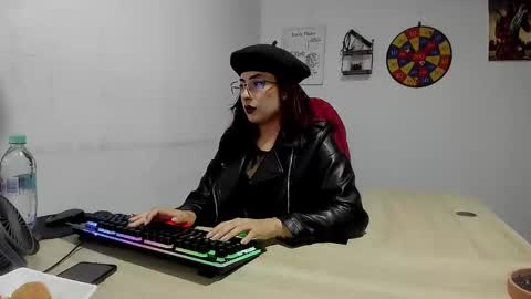 Snapshot of scarlett_sen chatting on 01/18/25, 02:02 Mistress Scarlett online show from 01/18/25, 02:02