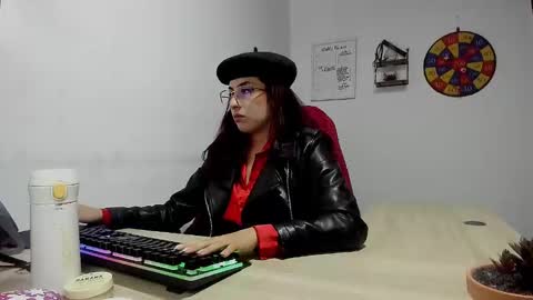 Snapshot of scarlett_sen chatting on 01/22/25, 01:53 Mistress Scarlett online show from 01/22/25, 01:53