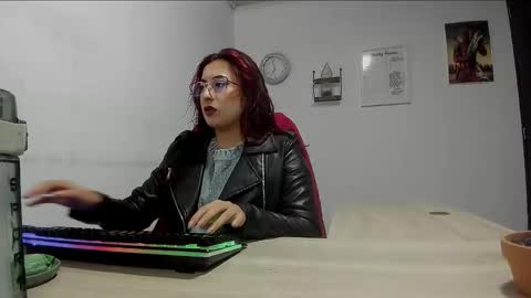 Snapshot of scarlett_sen chatting on 02/19/25, 01:06 Mistress Scarlett online show from 02/19/25, 01:06