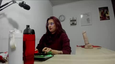 Snapshot of scarlett_sen chatting on 02/20/25, 04:14 Mistress Scarlett online show from 02/20/25, 04:14