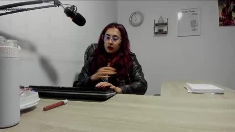 Snapshot of scarlett_sen chatting on 03/03/25, 04:35 Mistress Scarlett online show from 03/03/25, 04:35