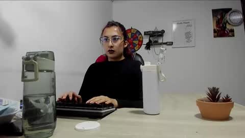 Snapshot of scarlett_sen chatting on 03/11/25, 04:18 Mistress Scarlett online show from 03/11/25, 04:18