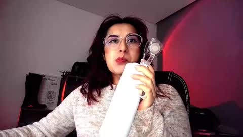 Snapshot of scarlett_sen chatting on 09/12/25, 01:11 Mistress Scarlett online show from 09/12/25, 01:11