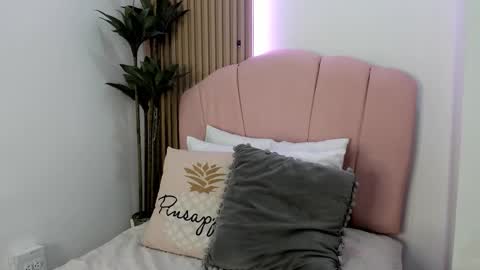 Snapshot of scarlett_smith_3 chatting on 10/19/25, 03:18 scarlett smith 3 online show from 10/19/25, 03:18