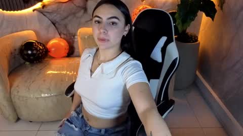 Snapshot of scarlett_smith_tp chatting on 10/15/25, 01:55 Scarlett online show from 10/15/25, 01:55