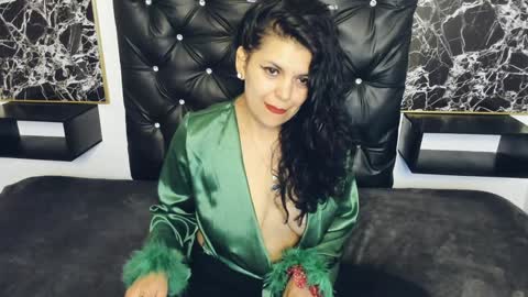 Snapshot of scarlett_w0lf chatting on 12/20/24, 03:00 Scarlett online show from 12/20/24, 03:00