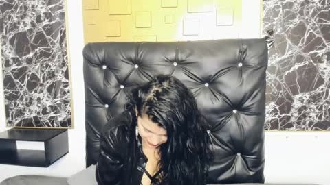 Snapshot of scarlett_w0lf chatting on 01/16/25, 03:35 Scarlett online show from 01/16/25, 03:35