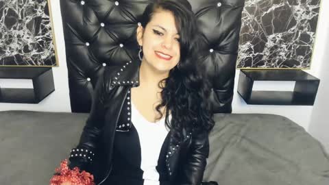 Snapshot of scarlett_w0lf chatting on 01/29/25, 04:30 Scarlett online show from 01/29/25, 04:30