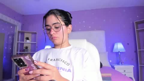 Snapshot of scarlette_15 chatting on 09/25/25, 03:32 Scarlette online show from 09/25/25, 03:32