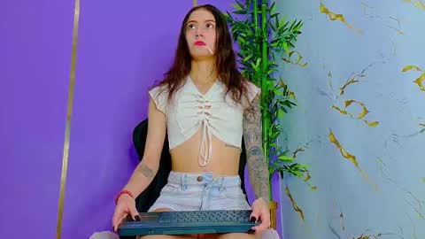 Snapshot of scarlettjones_x chatting on 09/17/25, 12:45 Scarlet online show from 09/17/25, 12:45