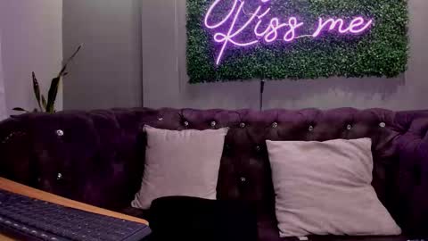 Scarlet online show from 11/12/25, 05:24