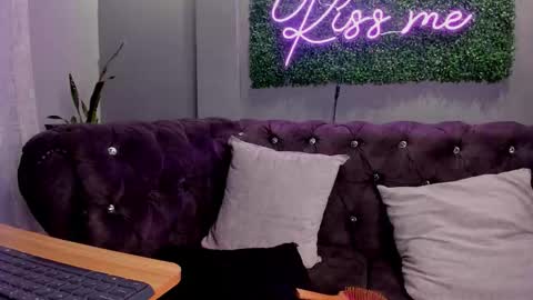 Scarlet online show from 11/14/25, 02:27