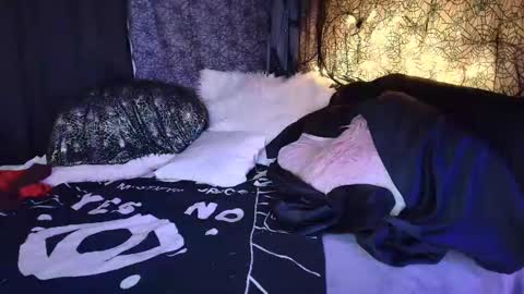 Sarah Bones online show from 01/30/25, 09:47