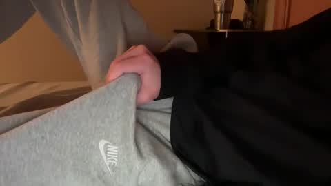 Snapshot of scb894682 chatting on 01/19/25, 05:48 Skinny College Boy online show from 01/19/25, 05:48