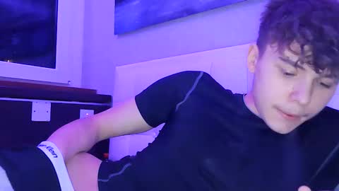 Snapshot of schwarzsommer chatting on 11/17/25, 02:50 M18 online show from 11/17/25, 02:50