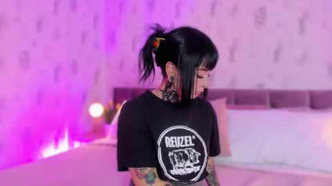 Snapshot of scolw chatting on 10/15/25, 07:58 Scolw online show from 10/15/25, 07:58