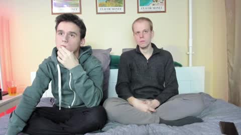 Snapshot of scooby_r chatting on 12/07/24, 01:51 Thomas brunette and Alex blond online show from 12/07/24, 01:51