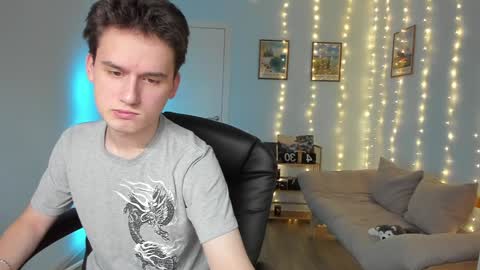 Snapshot of scooby_r chatting on 12/28/24, 08:48 Thomas brunette and Alex blond online show from 12/28/24, 08:48