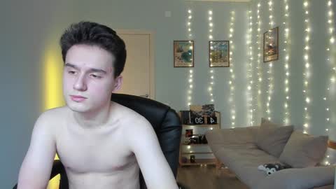 Snapshot of scooby_r chatting on 12/29/24, 11:18 Thomas brunette and Alex blond online show from 12/29/24, 11:18