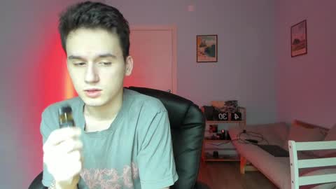 Snapshot of scooby_r chatting on 01/31/25, 05:30 Thomas brunette and Alex blond online show from 01/31/25, 05:30