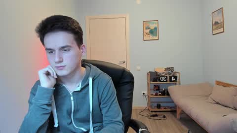 Snapshot of scooby_r chatting on 02/03/25, 03:27 Thomas brunette and Alex blond online show from 02/03/25, 03:27