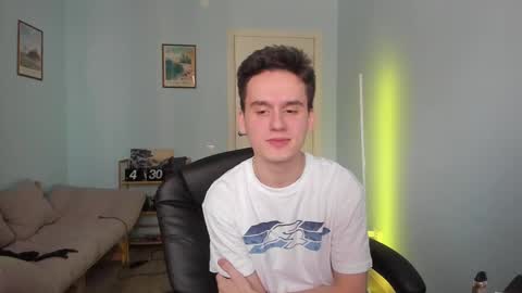 Snapshot of scooby_r chatting on 03/02/25, 10:14 Thomas brunette and Alex blond online show from 03/02/25, 10:14